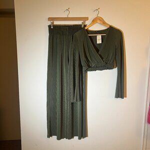 Undiz Pants & Top Outfit, Women’s Size Medium, Olive Green